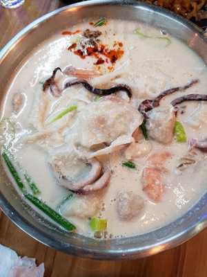 Som's Authentic Thai Cuisine "little Bangkok"