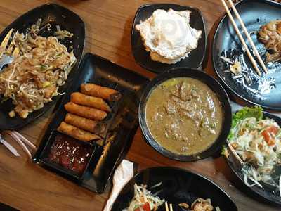 Som's Authentic Thai Cuisine "little Bangkok"