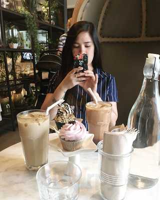Larcy's Cupcakery Cafe
