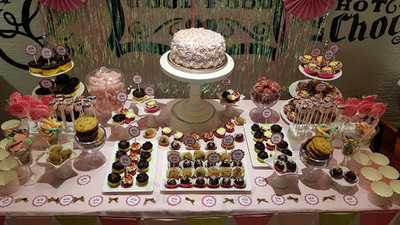 Larcy's Cupcakery Cafe