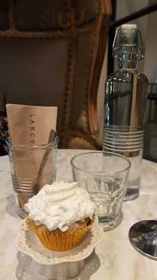 Larcy's Cupcakery Cafe