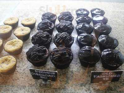 Larcy's Cupcakery Cafe