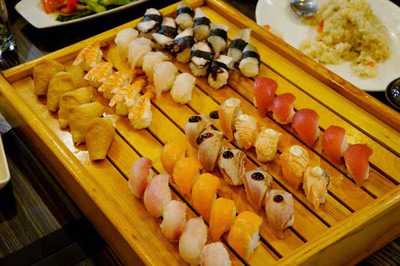 Elaine & Ian Mekeni's Kainan Sa Nuevo & Catering Services