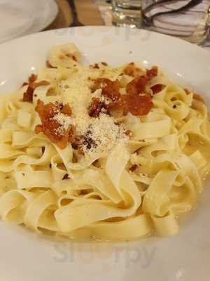 Mom & Tina's Bakery Cafe