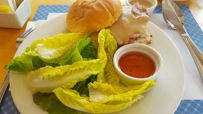 Mom & Tina's Bakery Cafe