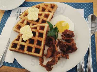 Mom & Tina's Bakery Cafe