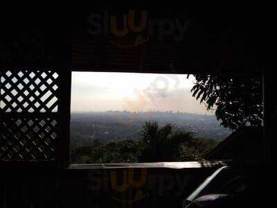 Leonardo's Bar And Restaurant