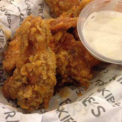Frankie's New York Buffalo Wings Up Town Center