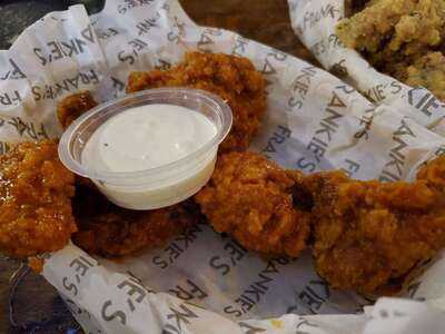 Frankie's New York Buffalo Wings Up Town Center