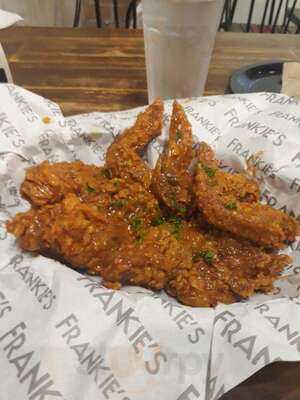 Frankie's New York Buffalo Wings Up Town Center