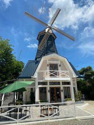 Hillbarn Cafe And Restaurant