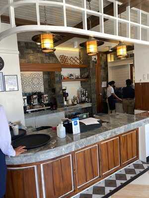 Hillbarn Cafe And Restaurant