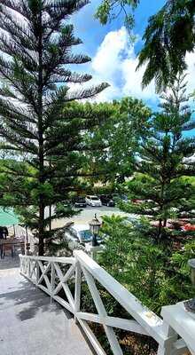 Hillbarn Cafe And Restaurant