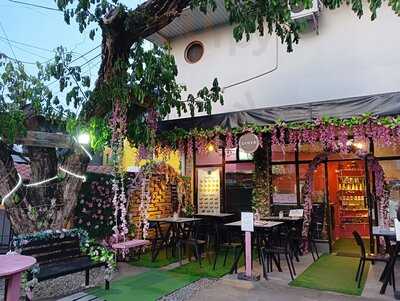 Craze Cafe & Creperie Bohol