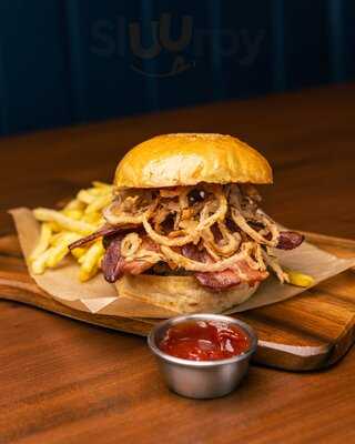 Mansion Sports Bar & Lounge