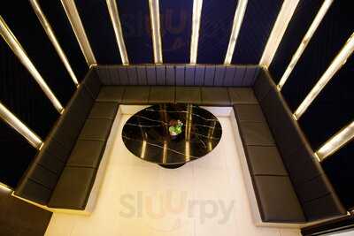 Mansion Sports Bar & Lounge