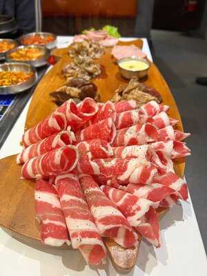 The Premier Samgyupsal Bgc Stopover