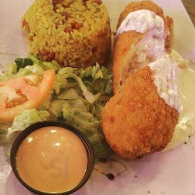 Lenas Pizzas, Bar & Grill