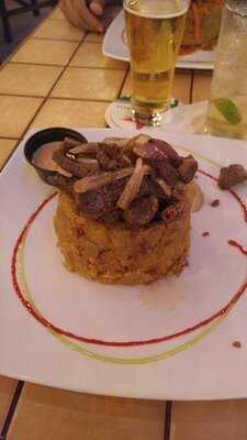 Lenas Pizzas, Bar & Grill