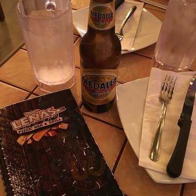 Lenas Pizzas, Bar & Grill