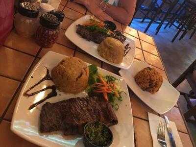 Lenas Pizzas, Bar & Grill