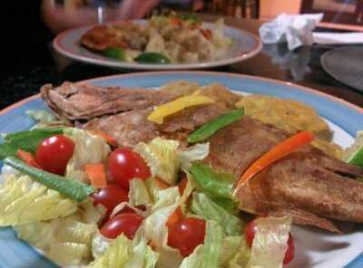 Cayo Pirata Bar & Grill