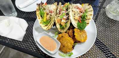 Plaza Platos Y Copas