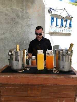 Plaza Platos Y Copas