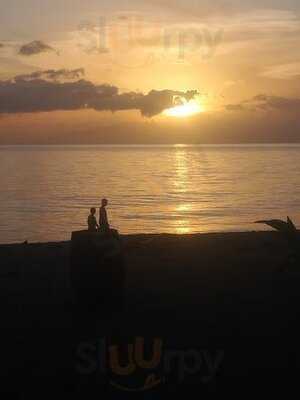 Alcatraz Beach Bar & Restaurant