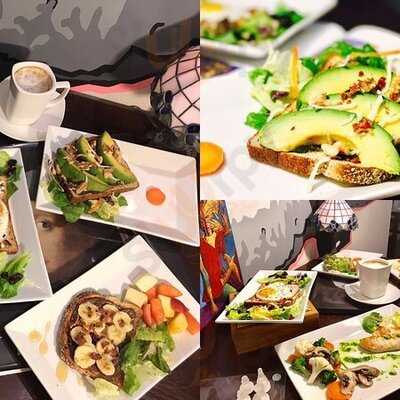 Medio Mixto Cafe & Galeria