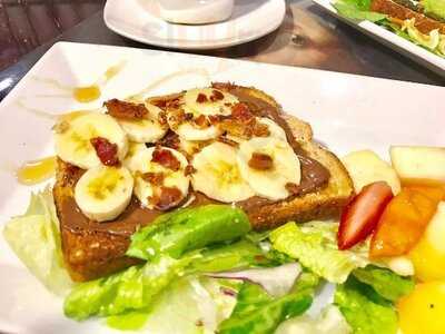 Medio Mixto Cafe & Galeria