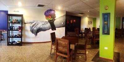 Medio Mixto Cafe & Galeria