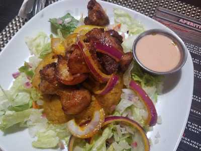 Dipealo Bistro & Sport Bar