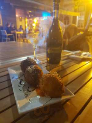 Carlis Fine Cafe And Piano Bar And Restaurant