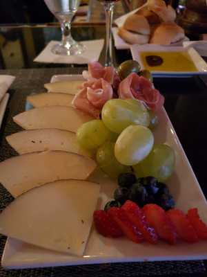 Carlis Fine Cafe And Piano Bar And Restaurant