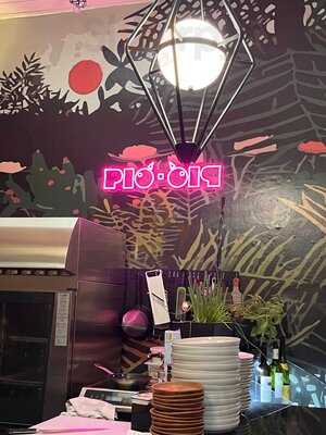 Pío Pío Champagne Bar