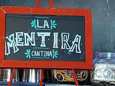 La Mentira Cantina