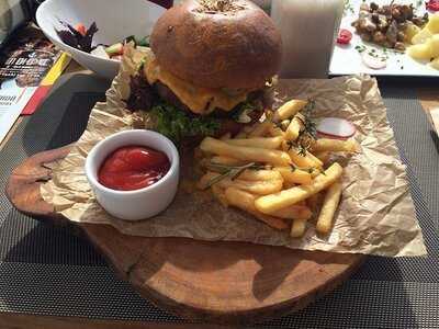 Ресторан-бар "ПИРС" Old Boys