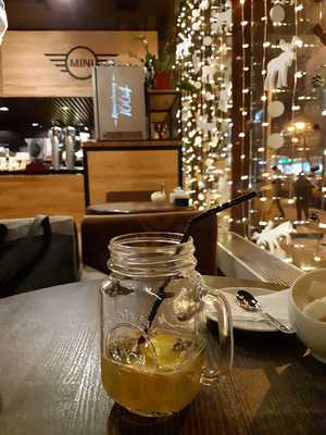 Пить кофе Mini Cooper