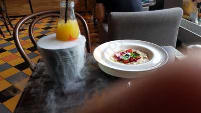 Пить кофе Mini Cooper