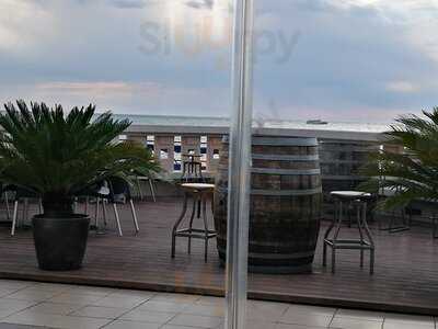 Устричныи Бар Амa