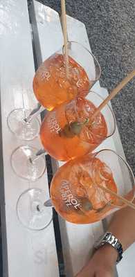 Сияние Вино и Друзья