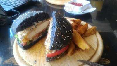 Кафе бар караоке клуб кальянная Фанера.