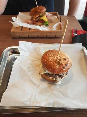 Штефан Бургер