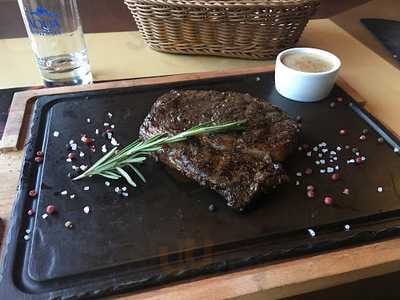 People's Megapolisbar