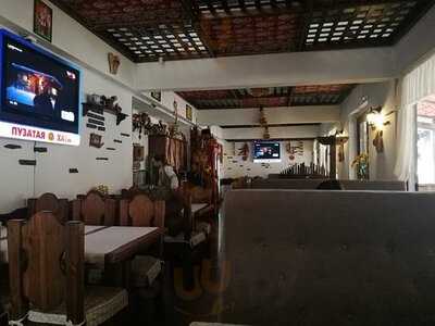 Пузатая Хата