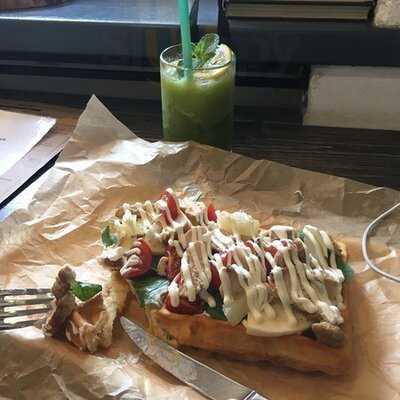 Дыра в стене