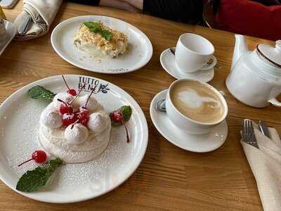 Тутто Бене на Жукова