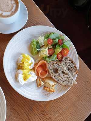 Kumpan Cafe Coffee And Wine Bar