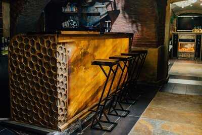 Cats & Wine Гастробар